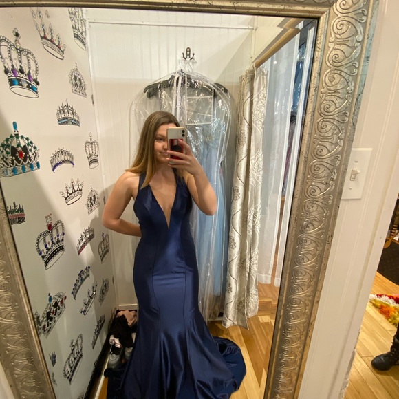 Faviana Gown - Picture 2 of 5